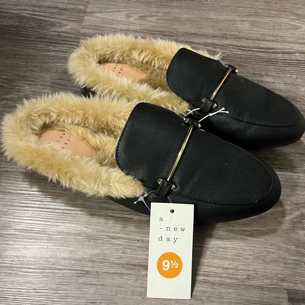 Fur slides sz 9.5